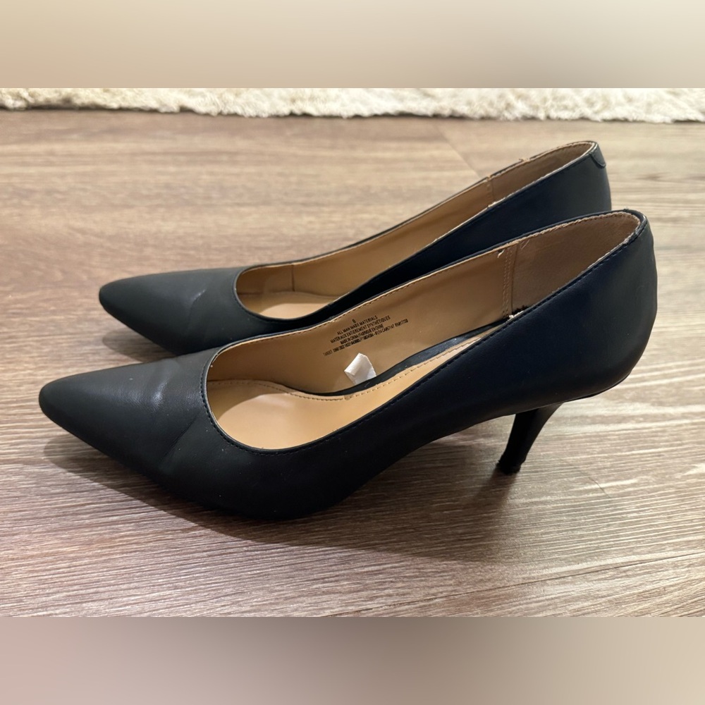 Women’s size 8 Black Pointed Toe Heels